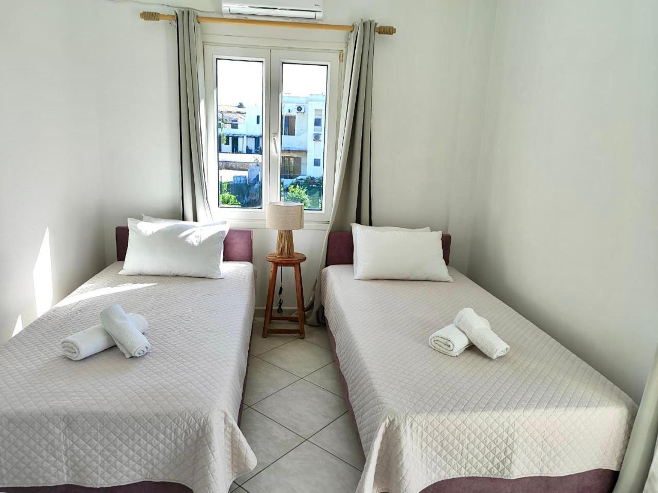 Theasis Apartments Adámas Extérieur photo